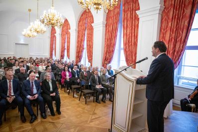 Herr Bundesminister Norbert Totschnig verlieh im Palais Coburg den Titel &Ouml;konomierat / &Ouml;konomier&auml;tin.