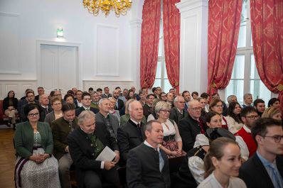 Herr Bundesminister Norbert Totschnig verlieh im Palais Coburg den Titel &Ouml;konomierat / &Ouml;konomier&auml;tin.