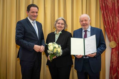 Herr Bundesminister Norbert Totschnig verlieh im Palais Coburg den Titel &Ouml;konomierat / &Ouml;konomier&auml;tin.