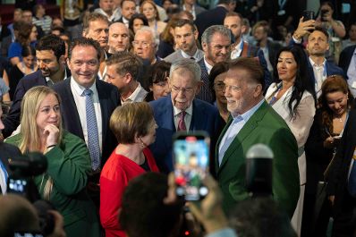 Rund 1.500 Menschen aus aller Welt besuchen den Klimagipfel, um gemeinsam an L&ouml;sungen f&uuml;r eine klimafreundliche Zukunft zu arbeiten. Etwa 40 Redner und Rednerinnen aus Politik, Wirtschaft und Gesellschaft nehmen insgesamt teil - darunter auch Herr Bundesminister Norbert Totschnig.