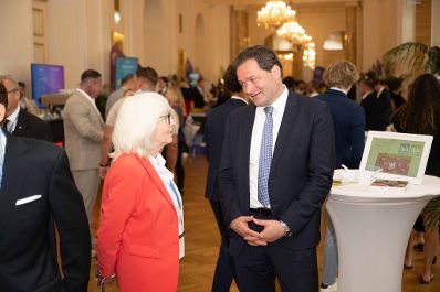 Rund 1.500 Menschen aus aller Welt besuchen den Klimagipfel, um gemeinsam an L&ouml;sungen f&uuml;r eine klimafreundliche Zukunft zu arbeiten. Etwa 40 Redner und Rednerinnen aus Politik, Wirtschaft und Gesellschaft nehmen insgesamt teil - darunter auch Herr Bundesminister Norbert Totschnig.