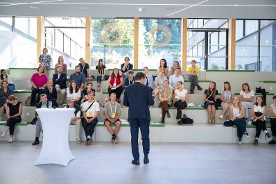 Im Zuge des Europ&auml;ischem Forum Alpbach gab es eine Session in Rotholz gemeinsam mit Herrn Bundesminister Norbert Totschnig. Bei einem Stationenbetrieb wurde den Teilnehmerinnen und Teilnehmer die Wichtigkeit von Regionalit&auml;t gezeigt.