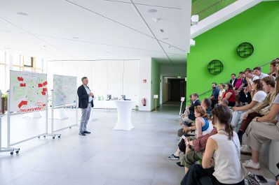 Im Zuge des Europ&auml;ischem Forum Alpbach gab es eine Session in Rotholz gemeinsam mit Herrn Bundesminister Norbert Totschnig. Bei einem Stationenbetrieb wurde den Teilnehmerinnen und Teilnehmer die Wichtigkeit von Regionalit&auml;t gezeigt.