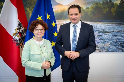 Frau Staatssekret&auml;rin Elisabeth Zehetner traf sich mit Herrn Bundesminister Norbert Totschnig im Regierungsgeb&auml;ude am Stubenring zum Antrittsbesuch.