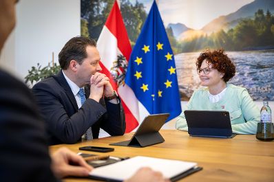 Frau Staatssekret&auml;rin Elisabeth Zehetner traf sich mit Herrn Bundesminister Norbert Totschnig im Regierungsgeb&auml;ude am Stubenring zum Antrittsbesuch.