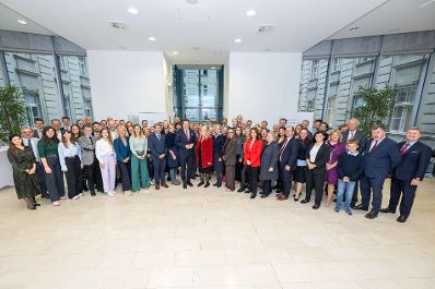 Die Abteilung EU Koordination und internationale Angelegenheiten (EUKIA) hat zur j&auml;hrlichen Attach&eacute;skonferenz im Marmorsaal des Regierungsgeb&auml;udes eingeladen. Herr Bundesminister Norbert Totschnig besuchte diese Veranstaltung.