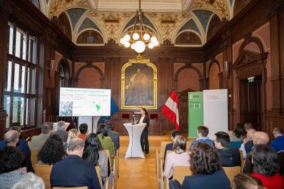 Die Bio-Enquete 2025 widmet sich den aktuellen und zuk&uuml;nftigen Herausforderungen der biologischen Landwirtschaft in &Ouml;sterreich, stellt dabei jedoch die Zukunfts- und Erfolgschancen in den Mittelpunkt.