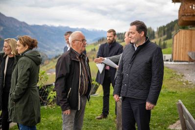 Bundesminister Norbert Totschnig besichtigte den Bergbauernhof der Familie H&ouml;ller in St. Johann/Wagrain, Salzburg