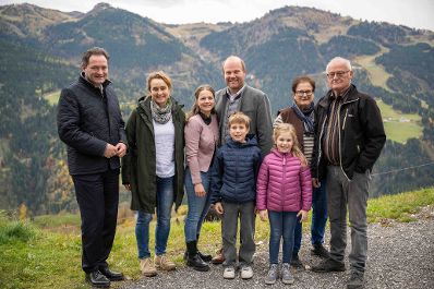 Bundesminister Norbert Totschnig besichtigte den Bergbauernhof der Familie H&ouml;ller in St. Johann/Wagrain, Salzburg