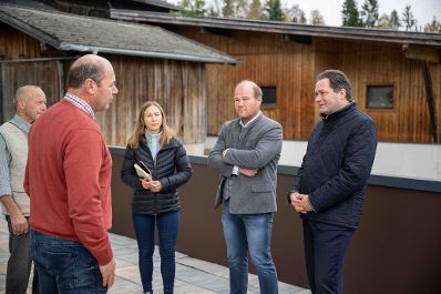Herr Bundesminister Norbert Totschnig besuchte den Betrieb der Familie Walchhofer in Altenmarkt in Salzburg, der auch eine Biogasanlage betreibt.