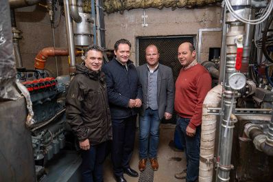 Herr Bundesminister Norbert Totschnig besuchte den Betrieb der Familie Walchhofer in Altenmarkt in Salzburg, der auch eine Biogasanlage betreibt.