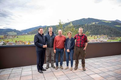 Herr Bundesminister Norbert Totschnig besuchte den Betrieb der Familie Walchhofer in Altenmarkt in Salzburg, der auch eine Biogasanlage betreibt.