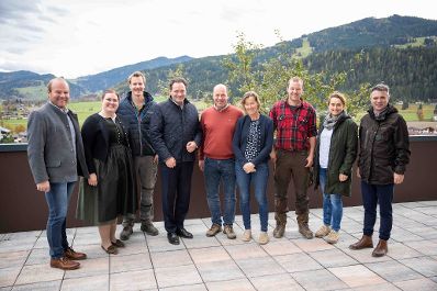 Herr Bundesminister Norbert Totschnig besuchte den Betrieb der Familie Walchhofer in Altenmarkt in Salzburg, der auch eine Biogasanlage betreibt.