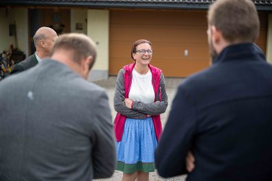 Herr Bundesminister Norbert Totschnig besichtigte den Genussladen Lehengut und den Hof Lehengut der Familie Laner in Werfen, Salzburg.