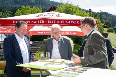 Alois Rainer, Bundesminister f&uuml;r Landwirtschaft, Ern&auml;hrung und Heimat in Deutschland, besuchte Herrn Bundesminister Norbert Totschnig in Salzburg. Gemeinsam besuchten sie einen Betrieb.