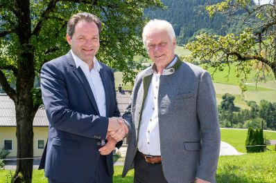 Alois Rainer, Bundesminister f&uuml;r Landwirtschaft, Ern&auml;hrung und Heimat in Deutschland, besuchte Herrn Bundesminister Norbert Totschnig in Salzburg. Gemeinsam besuchten sie einen Betrieb.