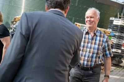 Herr Bundesminister Norbert Totschnig besuchte die G&auml;rtnerei Schippani in Wien.