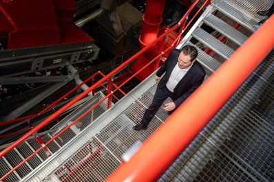 Bundesminister Norbert Totschnig besuchte das Unternehmen H&ouml;pperger. Das Abfallunternehmen pr&auml;sentierte ihren Standort und das Gel&auml;nde.