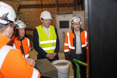 Herr Bundesminister Norbert Totschnig besuchte das Unternehmen Wienerberg, die sich auf die Produktion von Ziegelsteinen spezialisiert haben.
