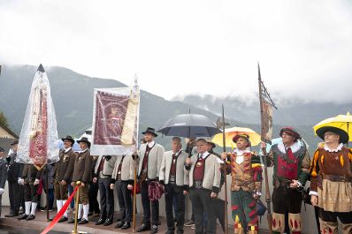 Herr Bundesminister Norbert Totschnig besuchte die Br&uuml;ckener&ouml;ffnung in Schwaz, Tirol. Er&ouml;ffnet wurde diese mit einem landes&uuml;blichen Empfang und es folgte eine Segnung der Br&uuml;cke.