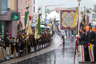 Herr Bundesminister Norbert Totschnig besuchte die Br&uuml;ckener&ouml;ffnung in Schwaz, Tirol. Er&ouml;ffnet wurde diese mit einem landes&uuml;blichen Empfang und es folgte eine Segnung der Br&uuml;cke.