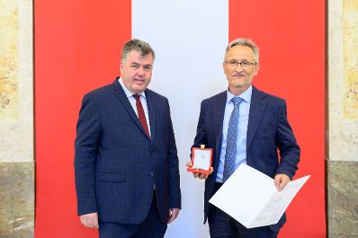Im Marmorsaal im Regierungsgeb&auml;ude am Stubenring wurden Ehrenzeichen verliehen.