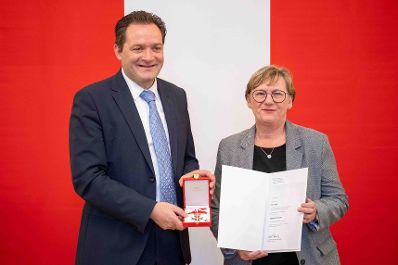 Herr Bundesminister Norbert Totschnig verlieh am 30. Oktober 2025 im Auftrage von Herrn Bundespr&auml;sidenten Alexander Van der Bellen Ehrenzeichen und Berufstitel an verdiente Pers&ouml;nlichkeiten seines Ressorts. Die Verleihung fand im Marmorsaal des Regierungsgeb&auml;udes am Stubenring 1 in Wien statt.