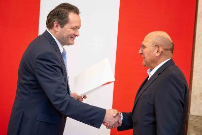 Herr Bundesminister Norbert Totschnig verlieh am 30. Oktober 2025 im Auftrage von Herrn Bundespr&auml;sidenten Alexander Van der Bellen Ehrenzeichen und Berufstitel an verdiente Pers&ouml;nlichkeiten seines Ressorts. Die Verleihung fand im Marmorsaal des Regierungsgeb&auml;udes am Stubenring 1 in Wien statt.