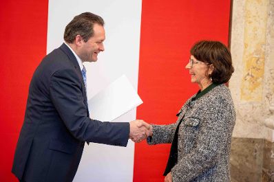 Herr Bundesminister Norbert Totschnig verlieh am 30. Oktober 2025 im Auftrage von Herrn Bundespr&auml;sidenten Alexander Van der Bellen Ehrenzeichen und Berufstitel an verdiente Pers&ouml;nlichkeiten seines Ressorts. Die Verleihung fand im Marmorsaal des Regierungsgeb&auml;udes am Stubenring 1 in Wien statt.