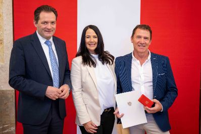 Herr Bundesminister Norbert Totschnig verlieh am 30. Oktober 2025 im Auftrage von Herrn Bundespr&auml;sidenten Alexander Van der Bellen Ehrenzeichen und Berufstitel an verdiente Pers&ouml;nlichkeiten seines Ressorts. Die Verleihung fand im Marmorsaal des Regierungsgeb&auml;udes am Stubenring 1 in Wien statt.