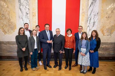 Herr Bundesminister Norbert Totschnig verlieh am 30. Oktober 2025 im Auftrage von Herrn Bundespr&auml;sidenten Alexander Van der Bellen Ehrenzeichen und Berufstitel an verdiente Pers&ouml;nlichkeiten seines Ressorts. Die Verleihung fand im Marmorsaal des Regierungsgeb&auml;udes am Stubenring 1 in Wien statt.