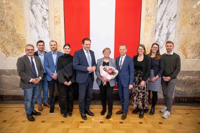 Herr Bundesminister Norbert Totschnig verlieh am 30. Oktober 2025 im Auftrage von Herrn Bundespr&auml;sidenten Alexander Van der Bellen Ehrenzeichen und Berufstitel an verdiente Pers&ouml;nlichkeiten seines Ressorts. Die Verleihung fand im Marmorsaal des Regierungsgeb&auml;udes am Stubenring 1 in Wien statt.