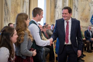Zur Ehrung der tollen Leistungen bei der Forstwettkampf-WM und Gartenbau-EM lud Bundesminister Norbert Totschnig die beiden Teams ein in den Marmorsaal im Regierungsgeb&auml;ude, um die Teilnehmerinnen und Teilnehmer auszuzeichen.