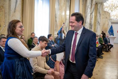 Zur Ehrung der tollen Leistungen bei der Forstwettkampf-WM und Gartenbau-EM lud Bundesminister Norbert Totschnig die beiden Teams ein in den Marmorsaal im Regierungsgeb&auml;ude, um die Teilnehmerinnen und Teilnehmer auszuzeichen.