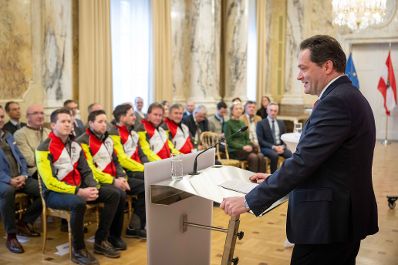 Zur Ehrung der tollen Leistungen bei der Forstwettkampf-WM und Gartenbau-EM lud Bundesminister Norbert Totschnig die beiden Teams ein in den Marmorsaal im Regierungsgeb&auml;ude, um die Teilnehmerinnen und Teilnehmer auszuzeichen.