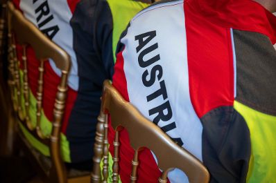 Zur Ehrung der tollen Leistungen bei der Forstwettkampf-WM und Gartenbau-EM lud Bundesminister Norbert Totschnig die beiden Teams ein in den Marmorsaal im Regierungsgeb&auml;ude, um die Teilnehmerinnen und Teilnehmer auszuzeichen.