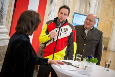 Zur Ehrung der tollen Leistungen bei der Forstwettkampf-WM und Gartenbau-EM lud Bundesminister Norbert Totschnig die beiden Teams ein in den Marmorsaal im Regierungsgeb&auml;ude, um die Teilnehmerinnen und Teilnehmer auszuzeichen.