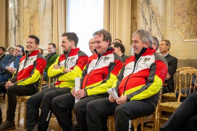 Zur Ehrung der tollen Leistungen bei der Forstwettkampf-WM und Gartenbau-EM lud Bundesminister Norbert Totschnig die beiden Teams ein in den Marmorsaal im Regierungsgeb&auml;ude, um die Teilnehmerinnen und Teilnehmer auszuzeichen.