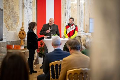 Zur Ehrung der tollen Leistungen bei der Forstwettkampf-WM und Gartenbau-EM lud Bundesminister Norbert Totschnig die beiden Teams ein in den Marmorsaal im Regierungsgeb&auml;ude, um die Teilnehmerinnen und Teilnehmer auszuzeichen.