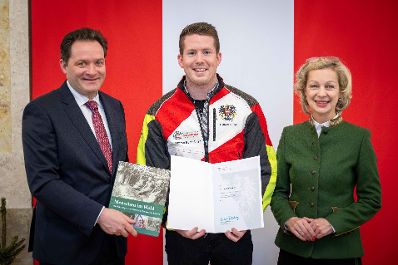 Zur Ehrung der tollen Leistungen bei der Forstwettkampf-WM und Gartenbau-EM lud Bundesminister Norbert Totschnig die beiden Teams ein in den Marmorsaal im Regierungsgeb&auml;ude, um die Teilnehmerinnen und Teilnehmer auszuzeichen.