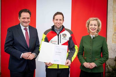 Zur Ehrung der tollen Leistungen bei der Forstwettkampf-WM und Gartenbau-EM lud Bundesminister Norbert Totschnig die beiden Teams ein in den Marmorsaal im Regierungsgeb&auml;ude, um die Teilnehmerinnen und Teilnehmer auszuzeichen.