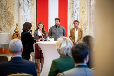 Zur Ehrung der tollen Leistungen bei der Forstwettkampf-WM und Gartenbau-EM lud Bundesminister Norbert Totschnig die beiden Teams ein in den Marmorsaal im Regierungsgeb&auml;ude, um die Teilnehmerinnen und Teilnehmer auszuzeichen.