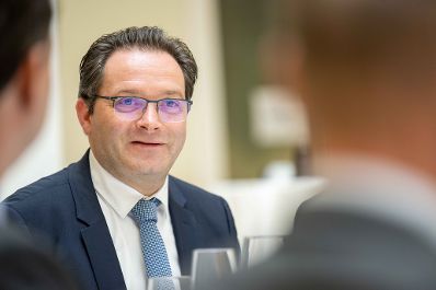 Die Green Finance Alliance ist eine Initiative des Ministeriums f&uuml;r einen nachhaltigen Finanzmarkt in &Ouml;sterreich. Mitglieder sind &ouml;sterreichische Finanzunternehmen, die sich freiwillig dazu verpflichten, ihr Kerngesch&auml;ft bis 2050 klimaneutral zu gestalten.