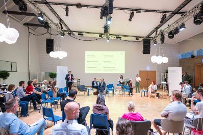 Offizielle Session: &quot;Die Zukunft finanzieren: Investitionen in Biodiversit&auml;t und Klimawandelanpassung&quot; in Alpbach.