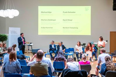 Offizielle Session: &quot;Die Zukunft finanzieren: Investitionen in Biodiversit&auml;t und Klimawandelanpassung&quot; in Alpbach.