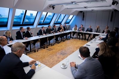 Herr Bundesminister Norbert Totschnig traf sich mit der Kreislaufwirtschafts-Delegation um &uuml;ber die Umsetzung der &ouml;sterreichischen KLW-Strategie zu sprechen.