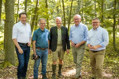 Der Kampwald soll der 7. Nationalpark in &Ouml;sterreich werden. Aus diesem Grund hat Herr Bundesminister Norbert Totschnig gemeinsam mit Bundesminister Marterbauer diesen besucht und sich selbst einen &Uuml;berblick &uuml;ber das Gebiet zu machen.