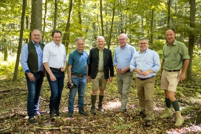 Der Kampwald soll der 7. Nationalpark in &Ouml;sterreich werden. Aus diesem Grund hat Herr Bundesminister Norbert Totschnig gemeinsam mit Bundesminister Marterbauer diesen besucht und sich selbst einen &Uuml;berblick &uuml;ber das Gebiet zu machen.
