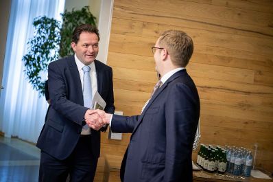 Der ungarische Bundesminister f&uuml;r Kultur und Innovation Bal&aacute;zs Hank&oacute; besuchte Bundesminister Norbert Totschnig im Regierungsgeb&auml;ude am Stubenring in Wien.