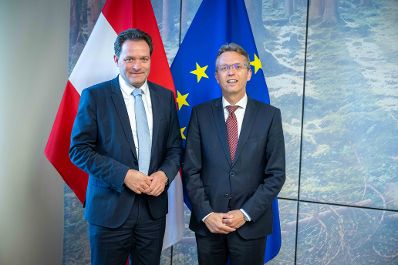 Der ungarische Bundesminister f&uuml;r Kultur und Innovation Bal&aacute;zs Hank&oacute; besuchte Bundesminister Norbert Totschnig im Regierungsgeb&auml;ude am Stubenring in Wien.